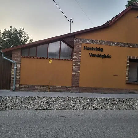 Holdvirag Vendeghaz Feriehus *